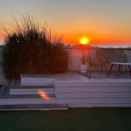 Sur Le Sable Apartment *