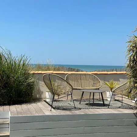 Sur Le Sable Apartment *