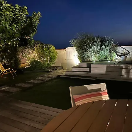 Sur Le Sable Apartment
